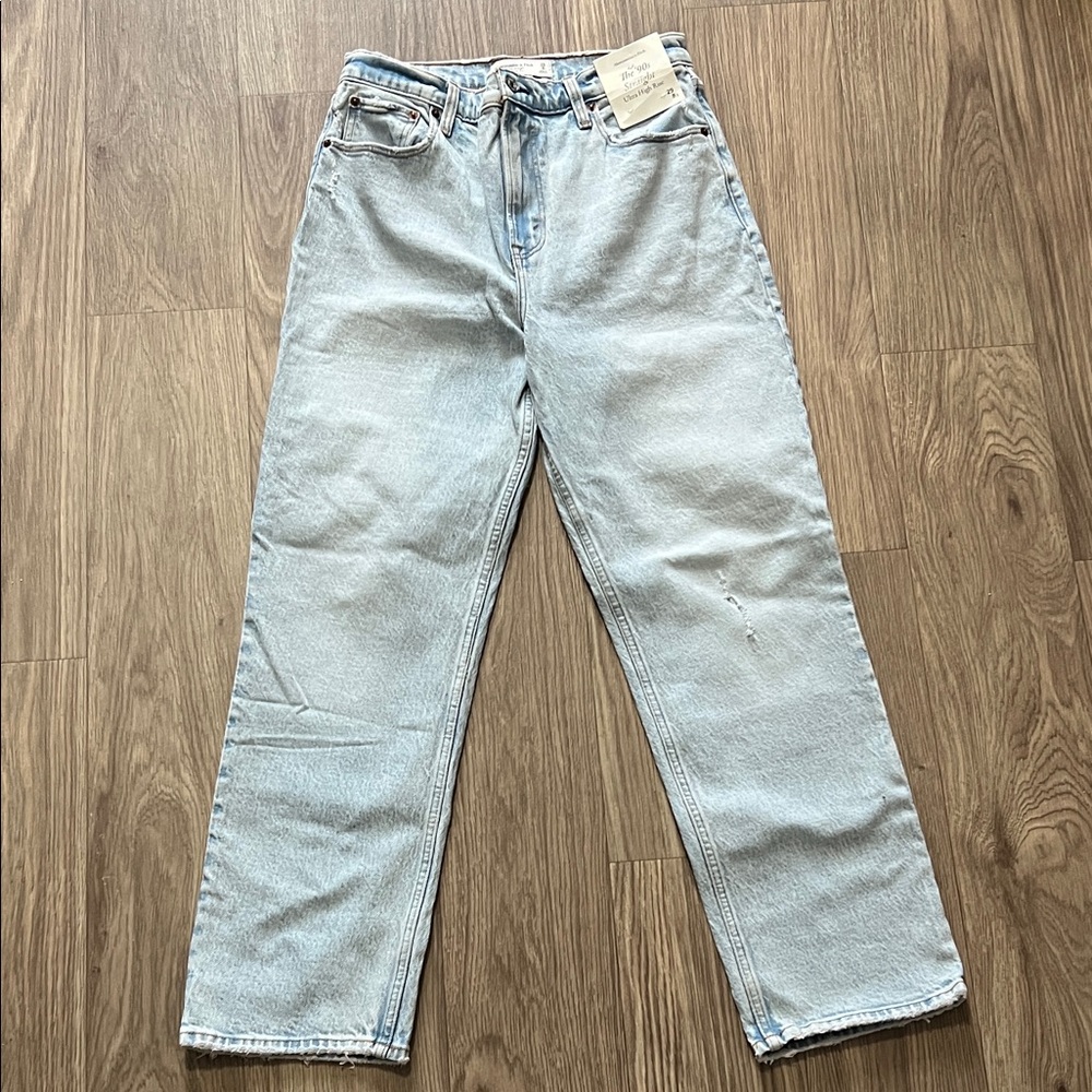 NWT Abercrombie & Fitch Women’s “the ‘90s Straight Ultra High Rise” Light Wash - Picture 2 of 12